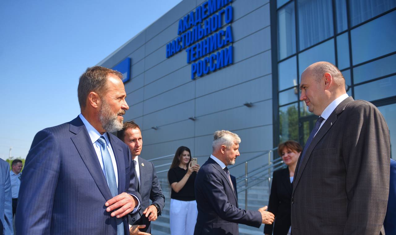 Игорь Комаров посетил Академию настольного тенниса России – спортинтернат для одаренных детей в Оренбурге.