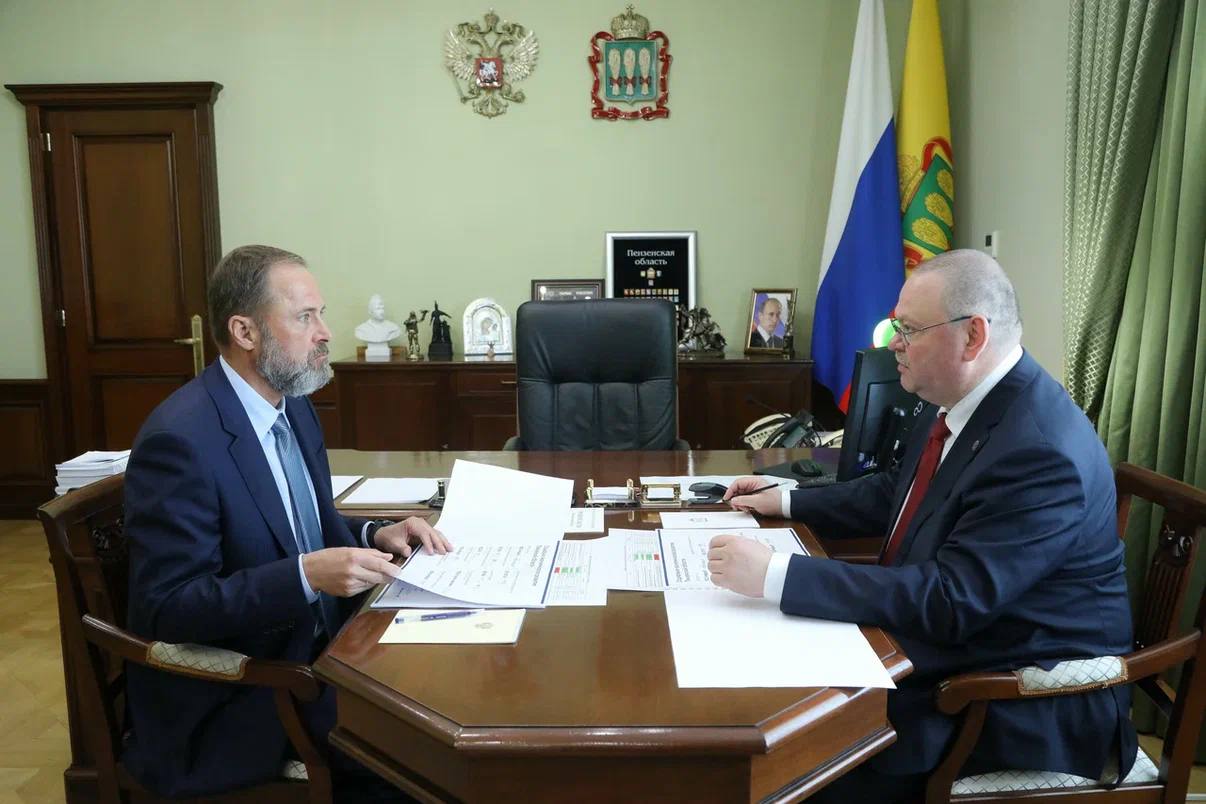 Игорь Комаров и губернатор Пензенской области Олег Мельниченко провели двустороннюю встречу.