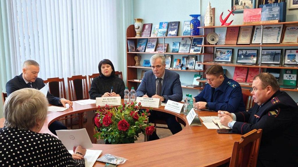 Тепло в спорткомплексе и вопросы расселения: Григорий Житенев рассмотрел обращения слобожан.