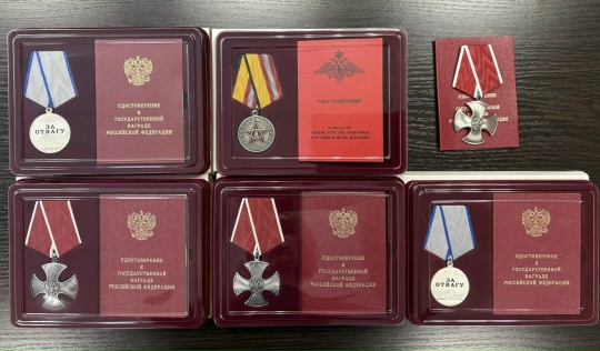 Семьям погибших бойцов СВО переданы награды.